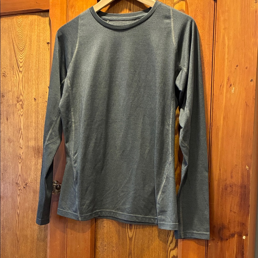 10/25$ 🧁 Gray Long Sleeve Shirt